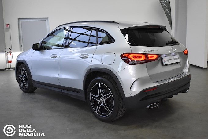MERCEDES-BENZ GLA 200 d Automatic Premium